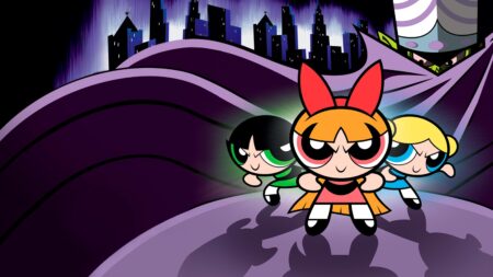 Blossom, Bubbles e Buttercup em pose heroica com uniformes vermelhos, azuis e rosas
