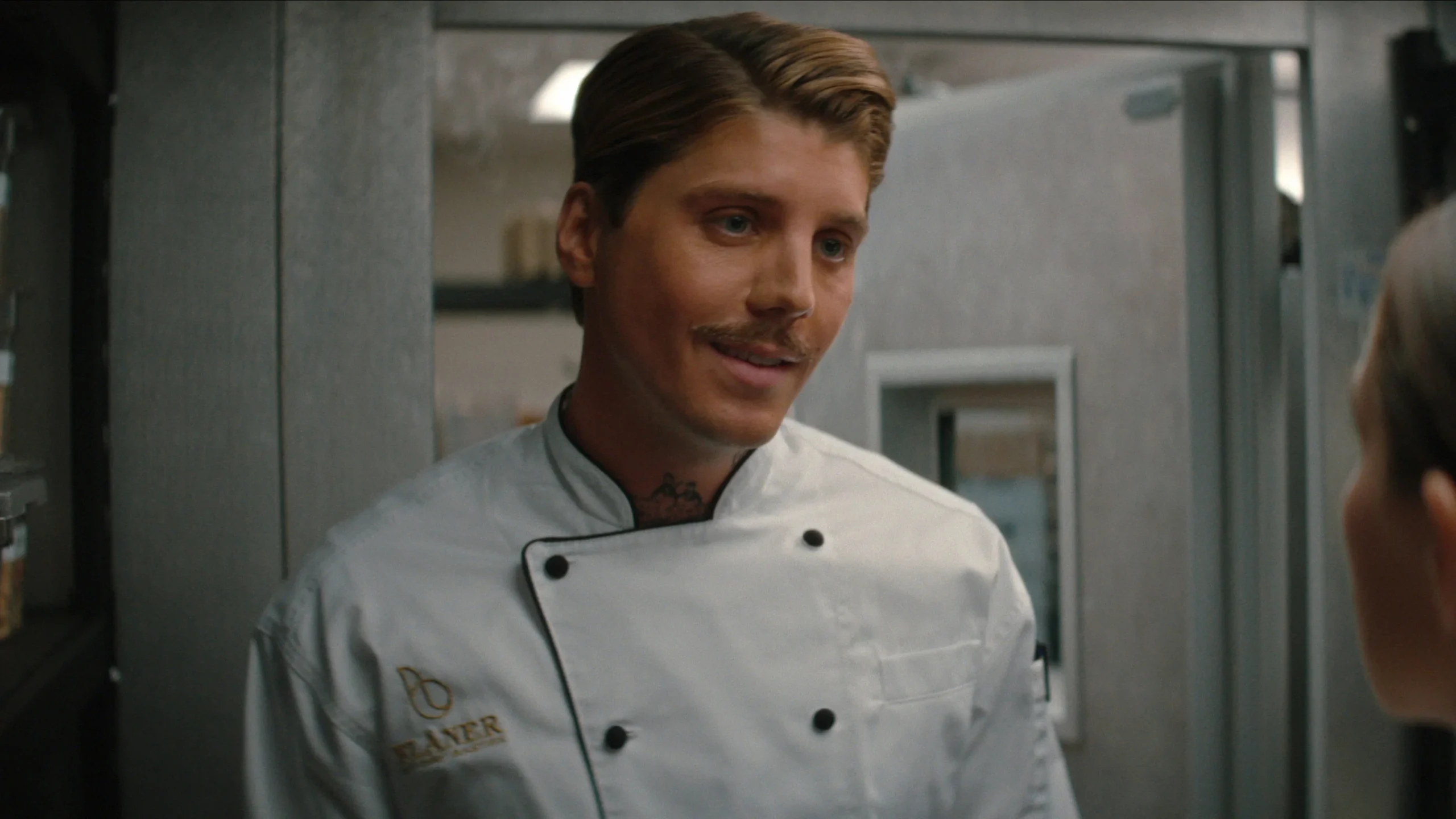 Nick Offerman como Chef Bastien em Mensagens Para Isabelle