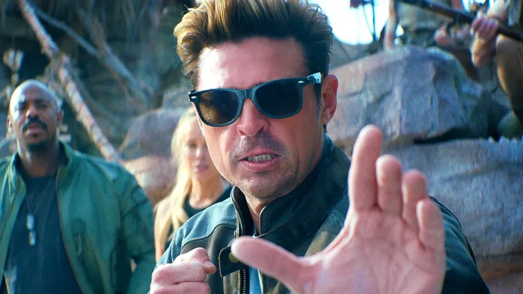Mortal Kombat 2 sai dos cinemas e chega para você assistir em casa; saiba quando Karl Urban como Johnny Cage em cena de ação de Mortal Kombat 2
