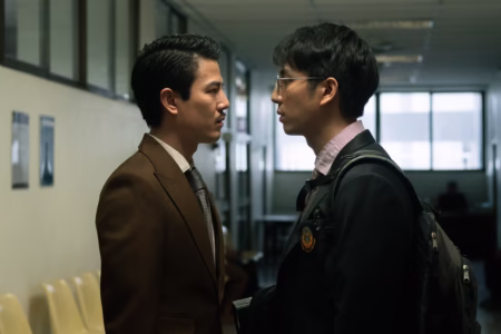 Cena de tribunal do thriller jurídico tailandês No Limite da Lei que chega à Netflix em junho