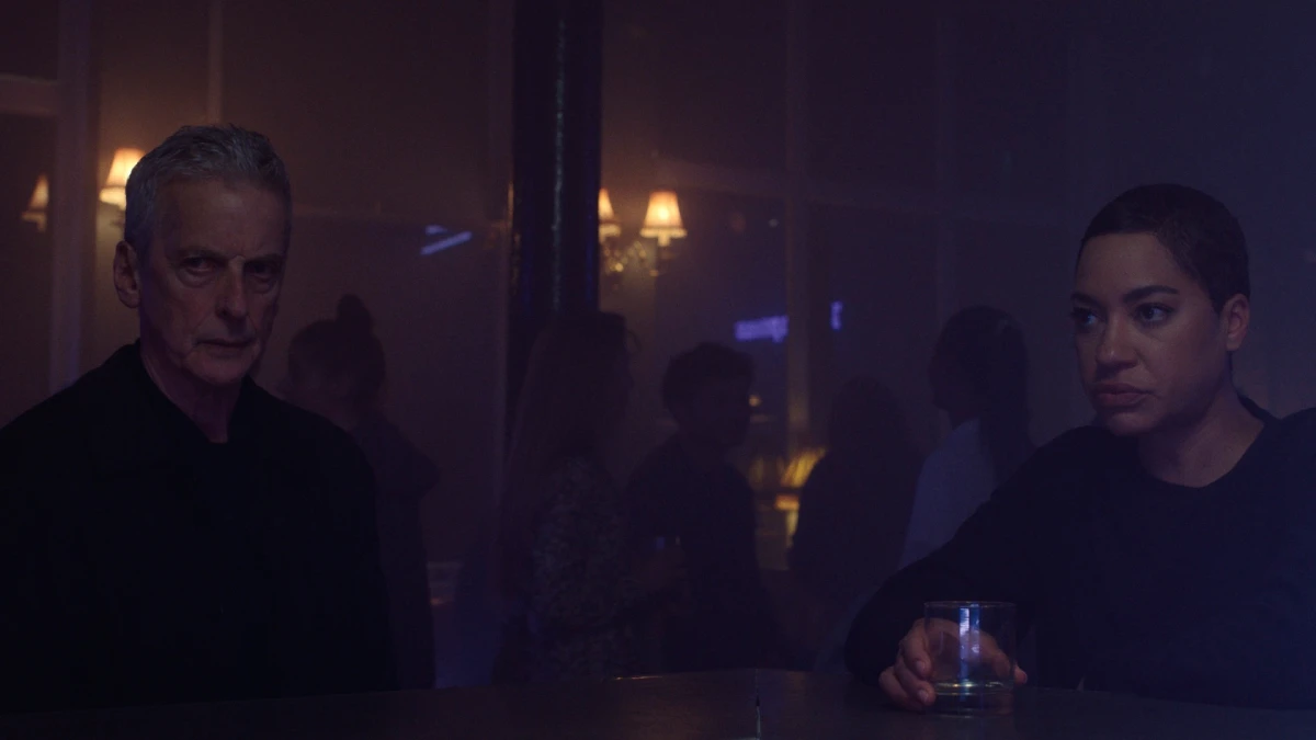 Dois atores em cena do episódio final da 2ª temporada de Histórico Criminal