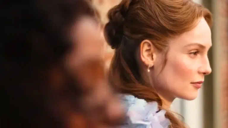 Francesca e Michaela em cena de Bridgerton quinta temporada