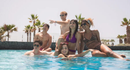 Série Oasis Netflix 2026 resort luxo thriller espanhol