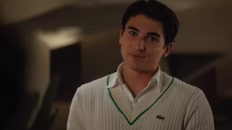Allie Hayes (Mika Abdalla) e Dean Di Laurentis (Stephen Kalyn) em cena de Off Campus temporada 2