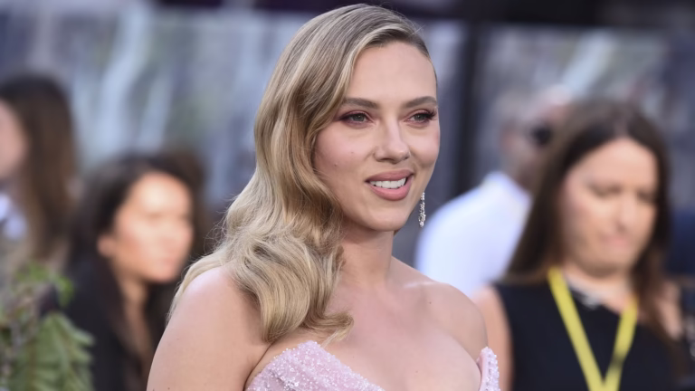 Scarlett Johansson em Paper Tiger, crime drama de James Gray