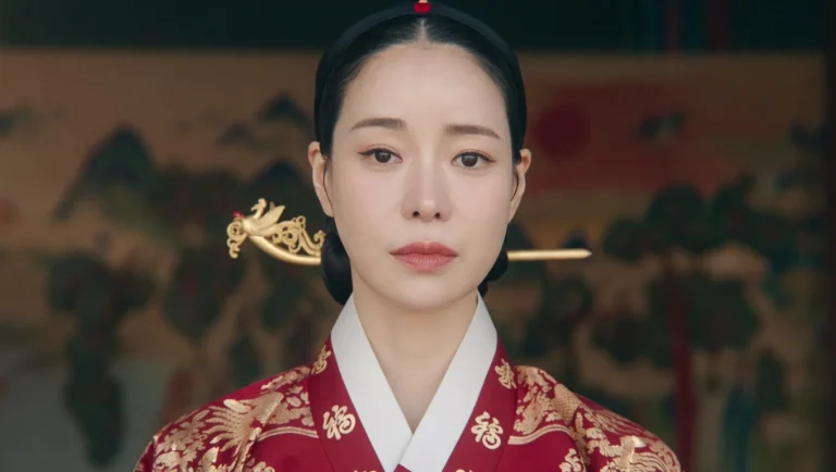 Kang Dan Shim em trajes da era Joseon na série My Royal Nemesis