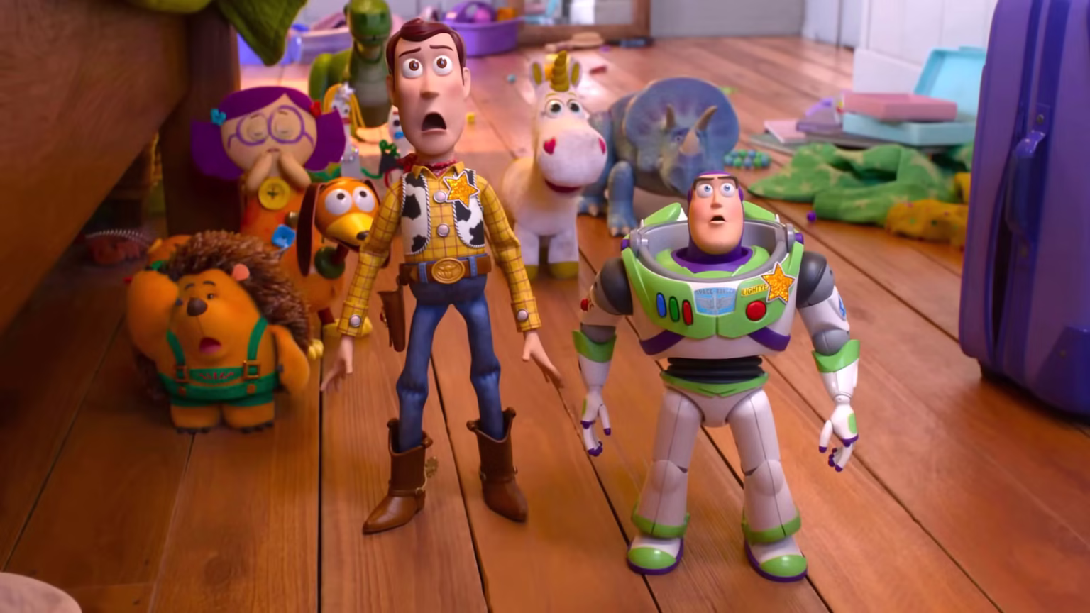 Woody, o cowboy de Toy Story 5, em imagem promocional oficial da Pixar para o filme de 2026