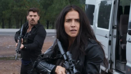 Rosario Tijeras (Bárbara de Regil) em cena de ação da 5ª temporada