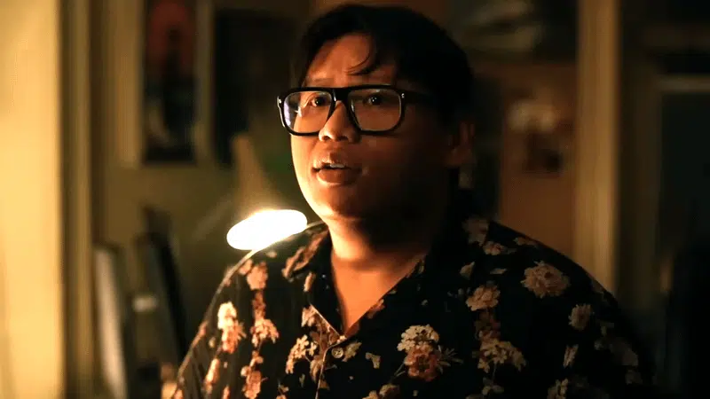 Ned Leeds ao lado de MJ em cena de Homem-Aranha: um Novo Dia