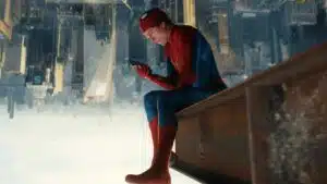 Peter Parker como Homem-Aranha em cena do filme Um Novo Dia