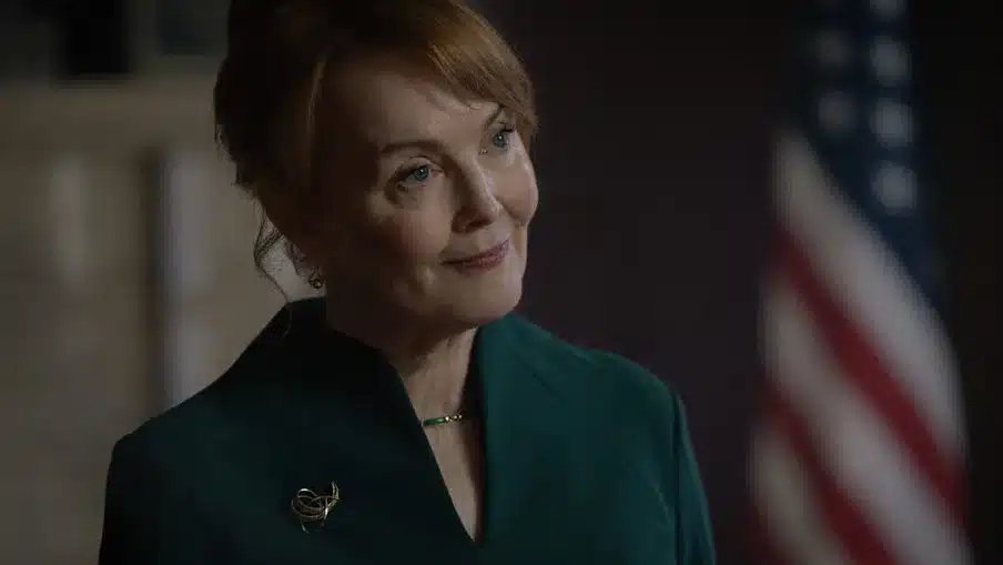 Laura Innes em cena da terceira temporada de Silo