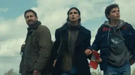 Cena de ação de Destruição Final 2, mostrando o cenário pós-apocalíptico do filme disponível no Prime Video