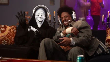 Cena do filme Todo Mundo em Pânico 6 com os Wayans em cena de comédia e horror