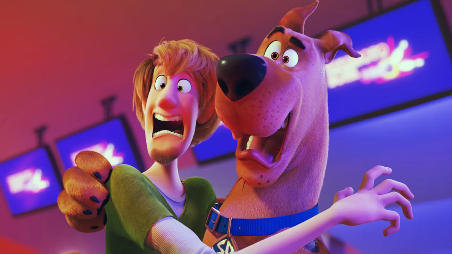 Shaggy e Scooby-Doo no filme Scoob, personagens icônicos da franquia animada