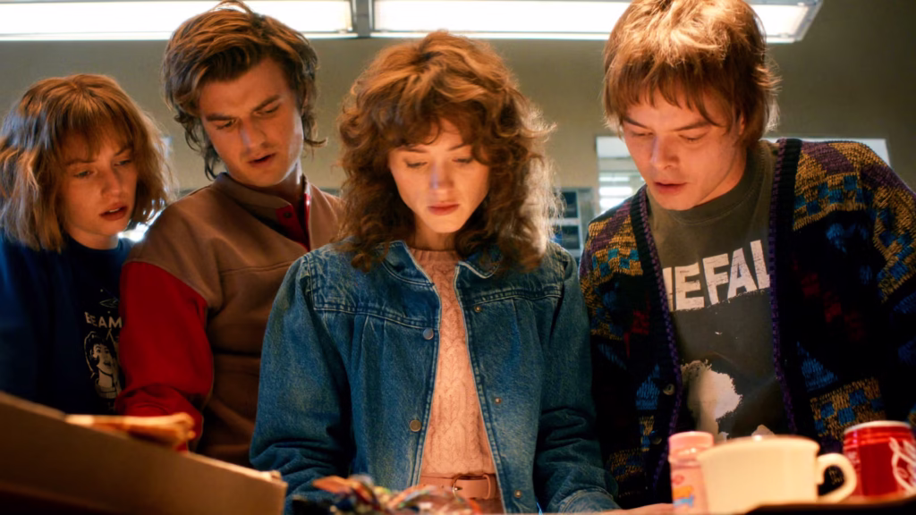 Stranger Things: Tales from ’85 muda o rumo da franquia ao focar nos personagens certos Robin, Steve, Nancy e Jonathan em cena de Stranger Things temporada 5
