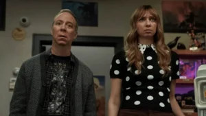 Kevin Sussman como Stuart Bloom em Stuart Não Consegue Salvar o Universo da HBO Max