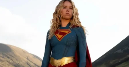 Supergirl em cena de ação do filme 2026 do DCU com Milly Alcock
