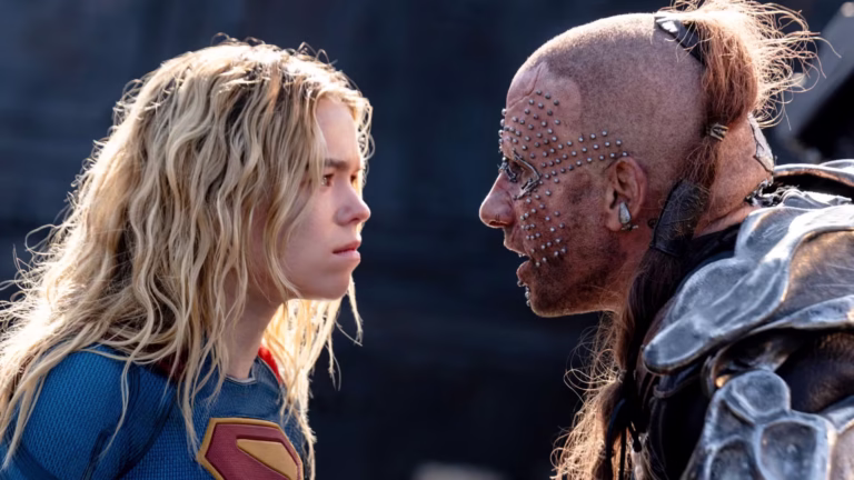 Milly Alcock como Supergirl enfrenta Matthias Schoenaerts como Krem
