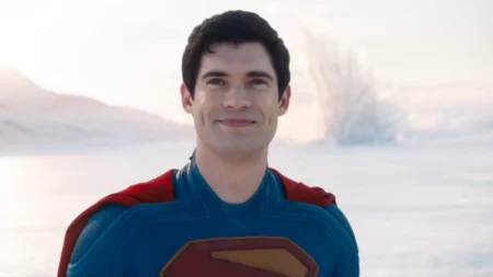 Superman em cena de Supergirl (2026), filme do DCU de James Gunn