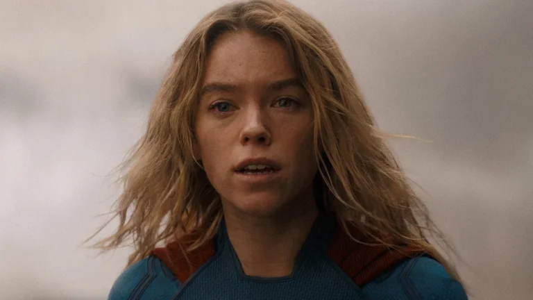 Milly Alcock como Supergirl em traje do DCU