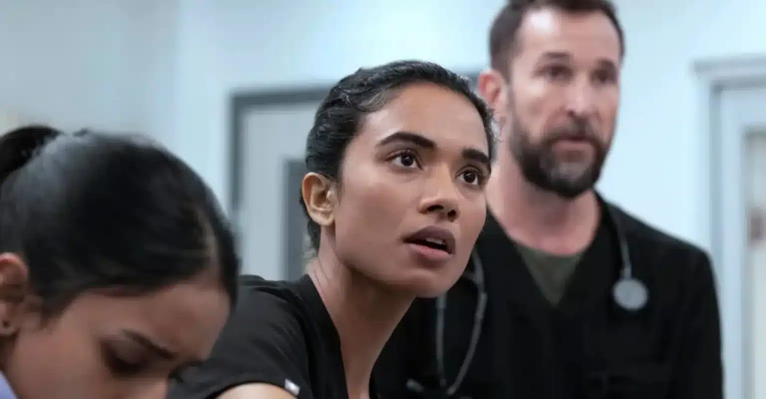 Supriya Ganesh fala sobre saída de The Pitt e descreve reação dos fãs como surreal Supriya Ganesh em cena de The Pitt, série na qual atuou