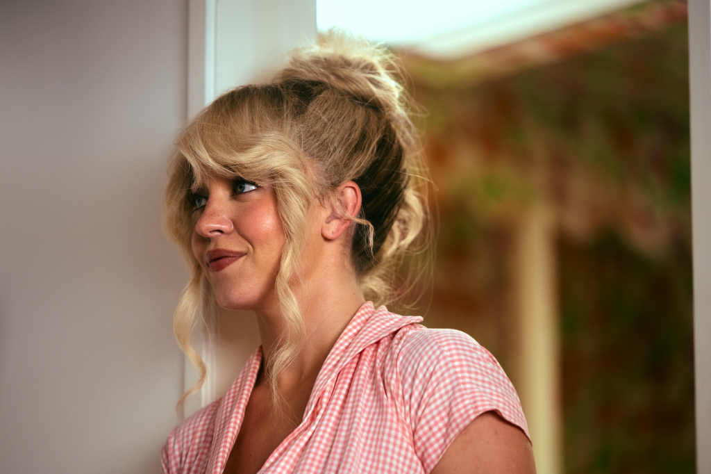 Sydney Sweeney como Cassie em cena de Euphoria