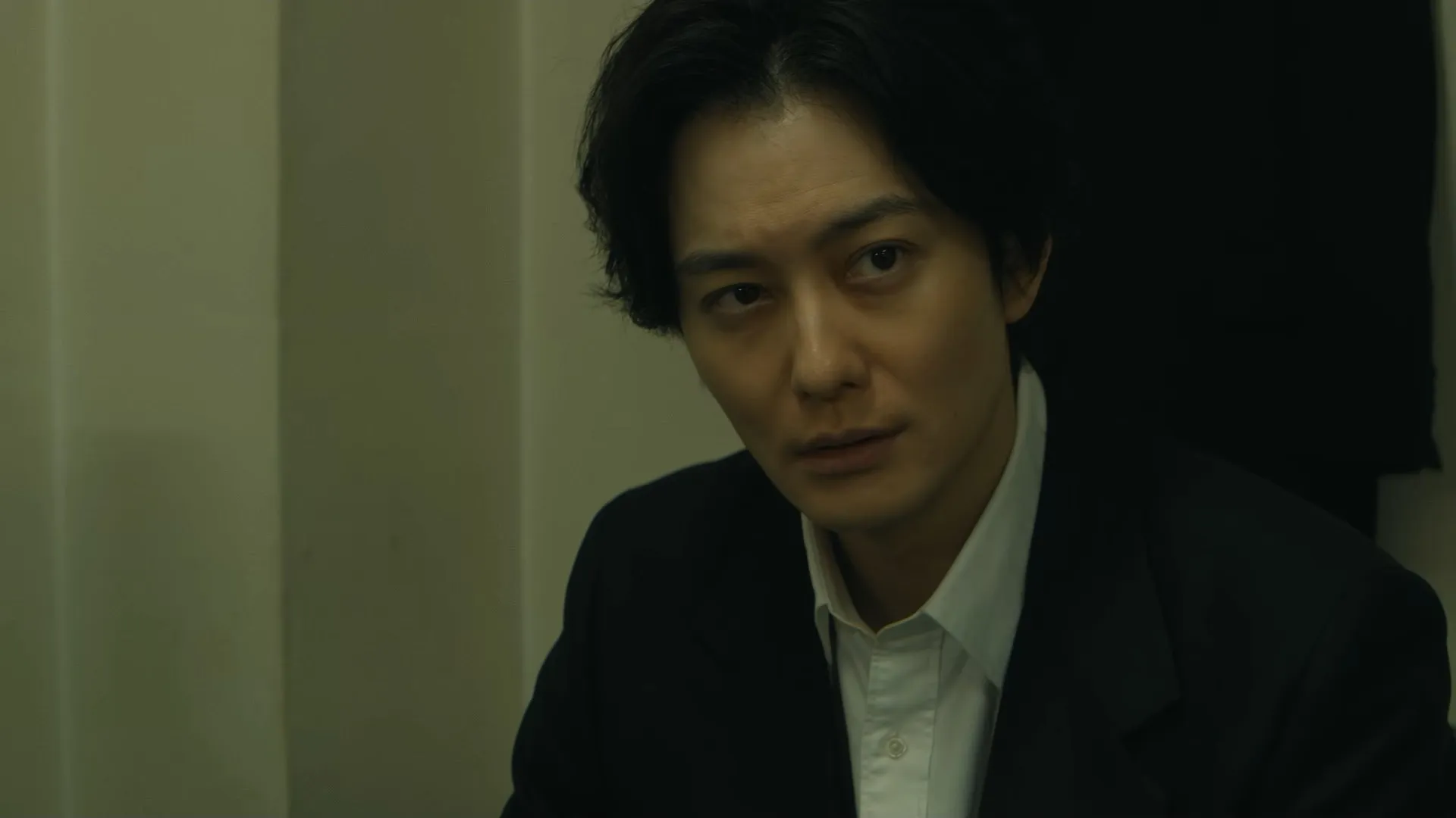 Masaki Okada em cena de Tagusari Bros