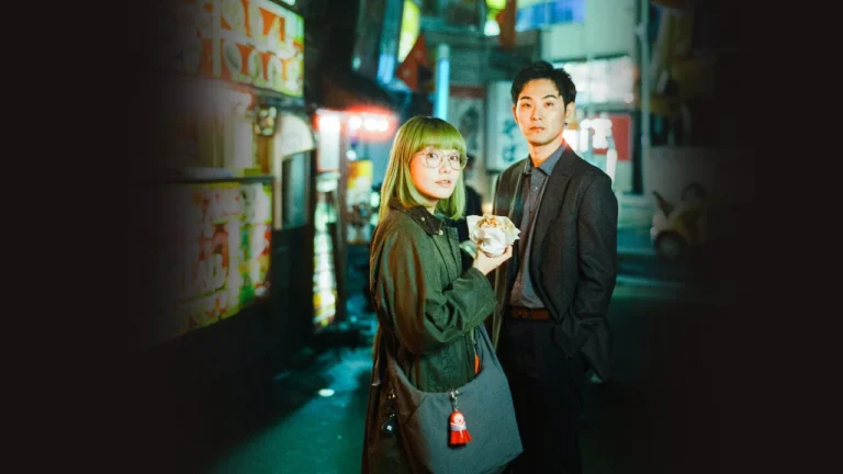 Ryo Arikino em interrogatório, intérprete de chinês na série Tokyo Salad Bowl