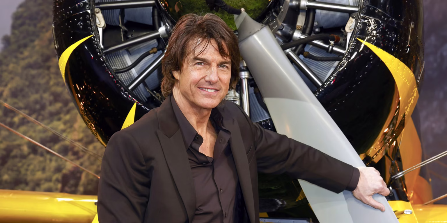 Tom Cruise em cockpit de avião caça Top Gun, carreira heróis cinema