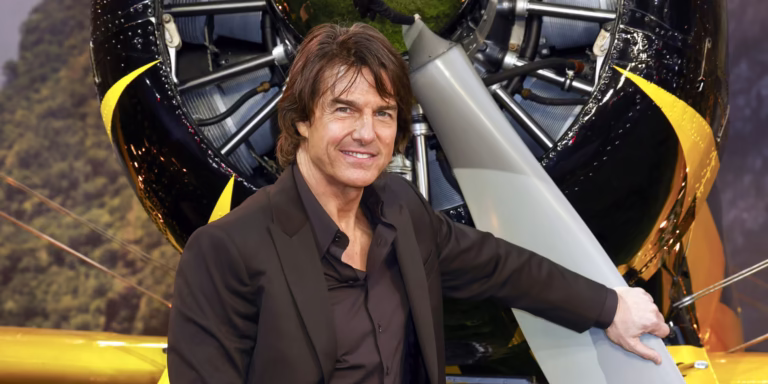 Tom Cruise em cockpit de avião caça Top Gun, carreira heróis cinema