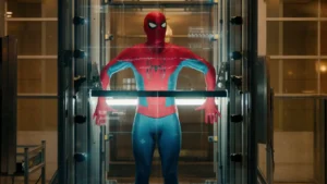 Tom Holland com o novo traje do Homem-Aranha em Um Novo Dia, filme do MCU previsto para 2026