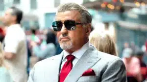 Sylvester Stallone como Dwight Manfredi em Tulsa King, personagem que retorna para Nova York na 5ª temporada