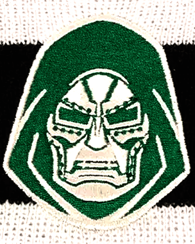 Rosto do Doutor Doom design MCU em merchandise