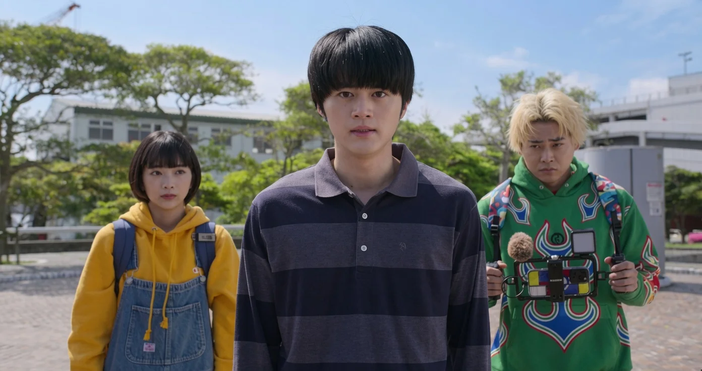 Capa do Viral Hit da Netflix mostrando personagens principais da série de ação