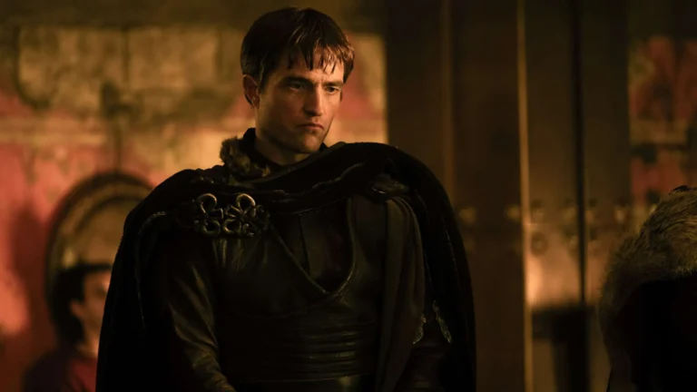 Robert Pattinson em cena de A Odisseia filmada com câmeras IMAX