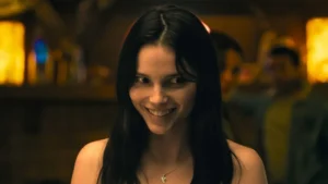 Inde Navarrette como Nikki Freeman em Obsessão, filme de terror de 2026