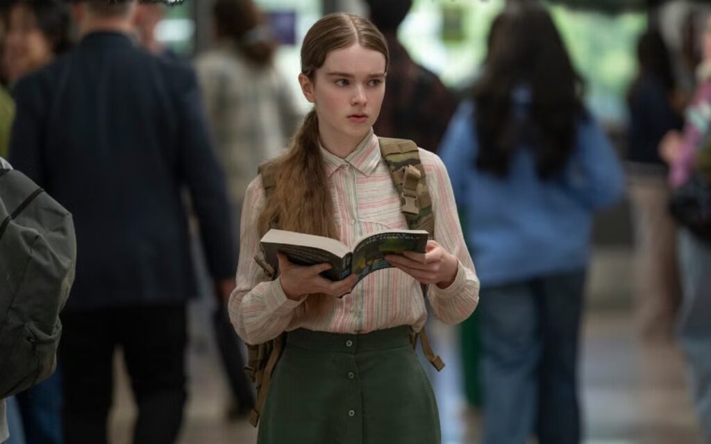 Howell como Carrie White na série Carrie: A Estranha Prime Video
