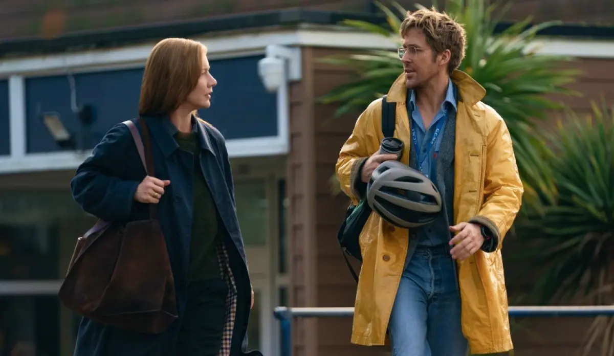Cena de parceria entre personagens em Devoradores de Estrelas no Prime Video