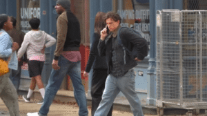 Tom Holland como Peter Parker em cena inédita de Homem-Aranha Um Novo Dia