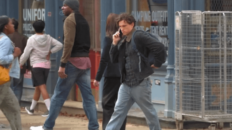 Tom Holland como Peter Parker em cena inédita de Homem-Aranha Um Novo Dia