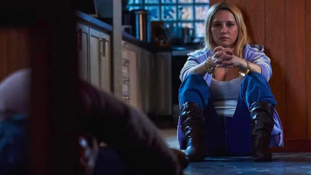 Lorena Comparato e Henrique Kimura em cena de drama conjugal