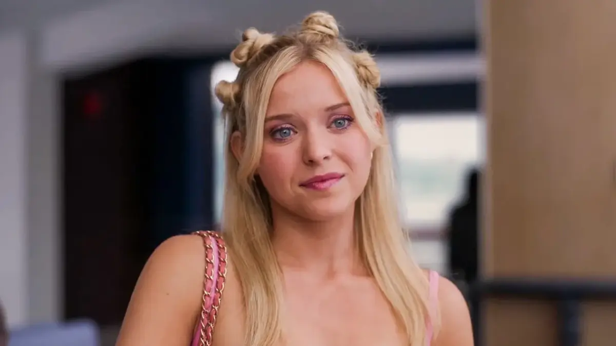 Lexi Minetree entrega performance convincente como Elle Woods