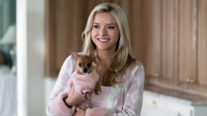 Crítica da série Elle: prelúdio de Legalmente Loira no Prime Video Lexi Minetree como Elle Woods adolescente em série prelúdio de Legalmente Loira