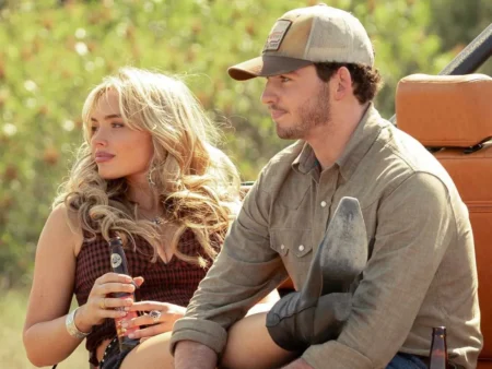 Natalie Alyn Lind e Finn Little em cena do final de Rancho Dutton
