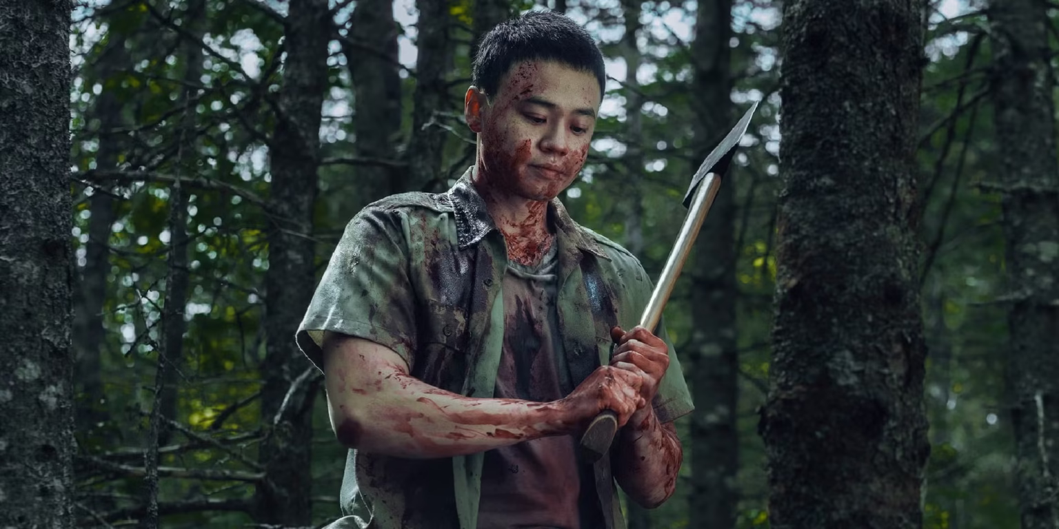 Origem 5ª Temporada: produção já começou e filmagem deve terminar em novembro Cena atmosférica de From mostrando a cidade isolada do horror