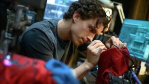 Cena de ação do Homem-Aranha em Homem-Aranha: Um Novo Dia