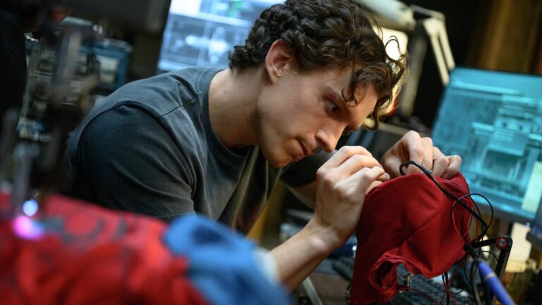 Cena de ação do Homem-Aranha em Homem-Aranha: Um Novo Dia