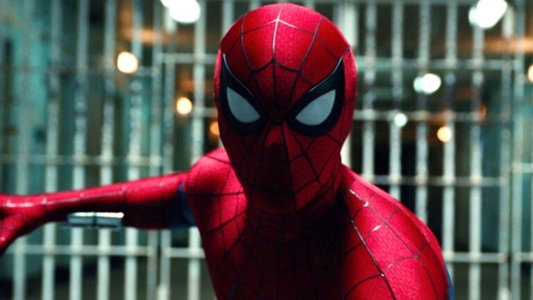 Peter Parker ferido no clímax de Homem-Aranha: Um Novo Dia