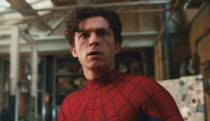 Tom Holland como Peter Parker em cena de Homem-Aranha: Um Novo Dia