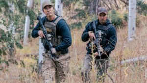 Marshals: uma História de Yellowstone tem data de estreia da 2ª temporada confirmada Luke Grimes como Kayce Dutton em Marshals temporada 2